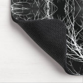 Dunkler Himmel und Baumzweige Mousepad (Ecke)
