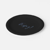 Dunkler Hintergrund Genießen Papierplatte Pappteller (Schrägansicht)