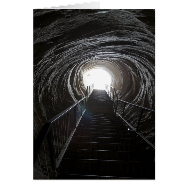 Dunkler Höhlentunnel (Vorne)