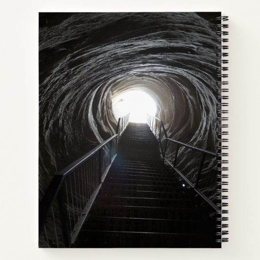 Dunkler Höhlentunnel Notizblock (Rückseite)
