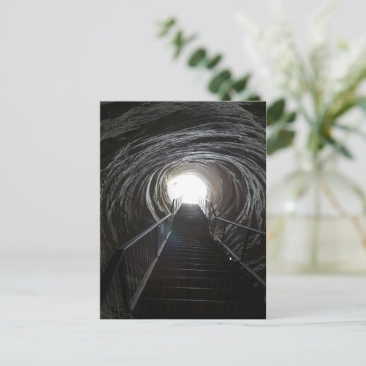 Dunkler Höhlentunnel Postkarte (Stehend Vorderseite)