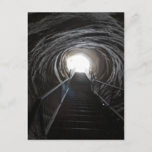 Dunkler Höhlentunnel Postkarte