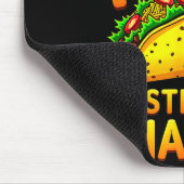 Dunkler Humor mexikanischer Taco, je größer der Fu Mousepad (Ecke)