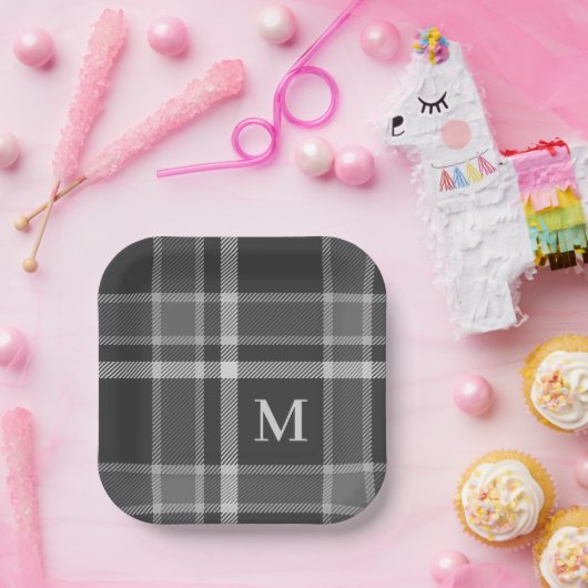 Dunkler Kohlengrauer Tartan Kariert mit Monogramm Pappteller (Party)