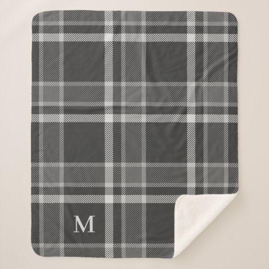 Dunkler Kohlengrauer Tartan Kariert mit Monogramm Sherpadecke (Vorderseite)