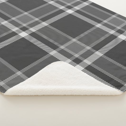Dunkler Kohlengrauer Tartan Kariert mit Monogramm Sherpadecke (3/4)