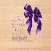 Dunkler Lila Bow. Sie bindet das Brautparty des Kn Acryleinladungen (Vorderseite)