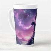 Dunkler, mittelalterlicher ätherischer Drache Milchtasse (Linke Ecke)