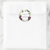 Dunkler Plum floral | Personalisierte Hochzeit Runder Aufkleber (Tasche)