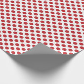 Dunkler Red Polka Dot über Weißes Wrapping Paper Geschenkpapier (Ecke)