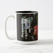 Dunkler Retro-Weihnachtsbaum Zweifarbige Tasse (Links)