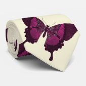 Dunkler rosa Schmetterling mit beige backround Krawatte (Gerollt)