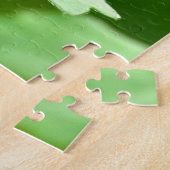 Dunkler Schmetterling sitzt auf Blätter in der Nat Puzzle (Seite)