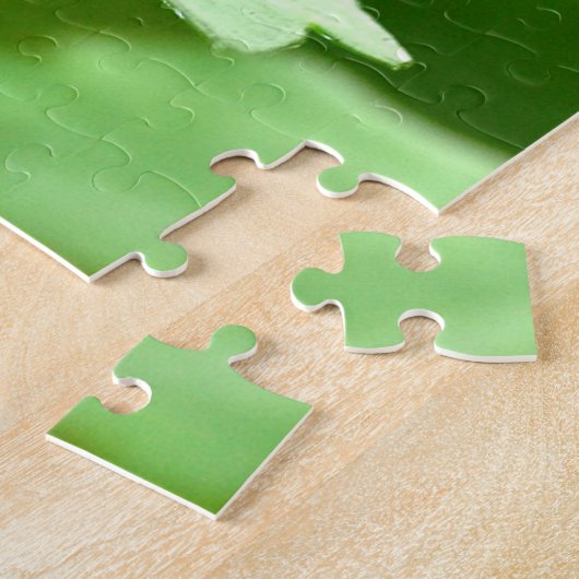 Dunkler Schmetterling sitzt auf Blätter in der Nat Puzzle (Seite)