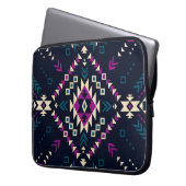 Dunkler Stamm Navajo, Vintag geometrisch. Laptopschutzhülle (Vorderseite Links)