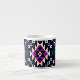 Dunkler tribaler Navajo, vintage geometrisch. Espressotasse