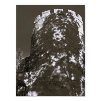 Dunkler Turm 2 Fotodruck