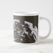 Dunkler Turm 2 Jumbo-Tasse (Rechts)