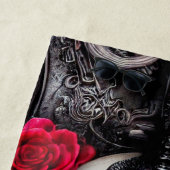 Dunkler und gotischer Schädel und Rose Murial Strandtuch (Beispiel)