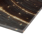 Dunkler Walnussbaum mit glänzenden Goldflüssen Schneidebrett (Ecke)