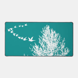 Dunkler Zyanischer Bukolischer Silhouette Vogelfli Schreibtischunterlage