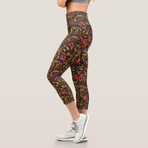 Dunkles Barock-Blumenmuster mit goldenen Schnörkel Capri Leggings