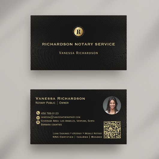 Dunkles Black & Gold Monogram Sleek Notary QR Foto Visitenkarte