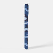 Dunkles Blaues Tarnmuster iPhone 15 Hülle (Rechte Seite)