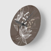 Dunkles Brownblumenmuster Runde Wanduhr (Winkel)