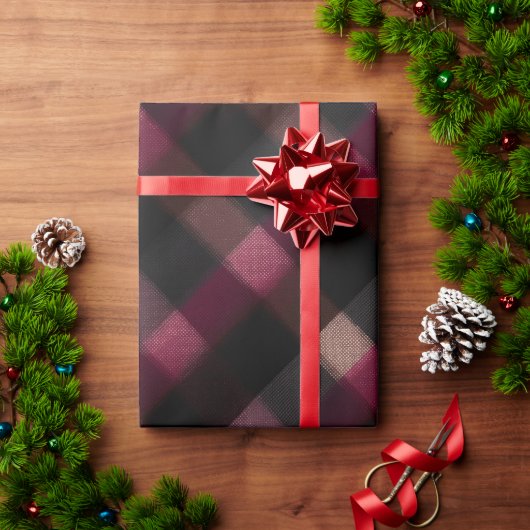 Dunkles Burgunder Schwarz Karo Glut Karomuster Geschenkpapier (Feiertagsgeschenk)