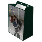 Dunkles Dusky Couple Foto mit Sternen für Weihnach Mittlere Geschenktüte (Rückseite Schrägansicht)