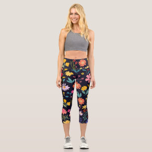 Dunkles farbenfrohes Ditsy-Blumenmuster im Boho-St Capri Leggings