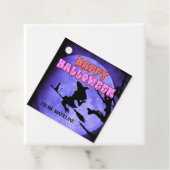 Dunkles Halloween-Party mit niedlicher Katze mit Geschenkanhänger (Beispiel)