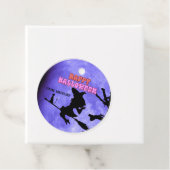 Dunkles Halloween-Party mit niedlicher Katze mit Geschenkanhänger (Beispiel)