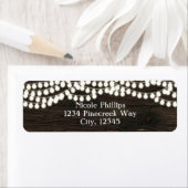 Dunkles Holz und String-Lights Rustikale Adressenm (Insitu)