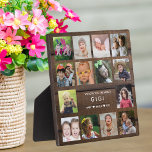 Dunkles Holz Wir Liebe Sie Gigi 14 FotoCollage Fotoplatte<br><div class="desc">Erstellen Sie Ihre eigene Collage-Plakette mit 14 Ihrer Lieblingsfotos auf einem Holztexturhintergrund für ein einzigartiges Sake-Geschenk für Oma. Personalisieren Sie mit Enkelkindern Namen und wir Liebe Sie die meisten Gigi-Nachricht.</div>