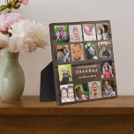Dunkles Holz Wir Liebe Sie Oma 14 FotoCollage Fotoplatte<br><div class="desc">Erstellen Sie Ihre eigene Collage-Plakette mit 14 Ihrer Lieblingsfotos auf einem Holztexturhintergrund für ein einzigartiges Sake-Geschenk für Oma. Personalisieren Sie mit Enkelkindern Namen und wir Liebe Ihnen die meisten Oma-Nachricht.</div>