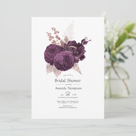 Dunkles Lila und Rose Gold Floral Brautparty Einladung (Stehend Vorderseite)