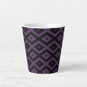 Dunkles lila und schwarzes Diamantmuster Milchtasse (Vorderseite)