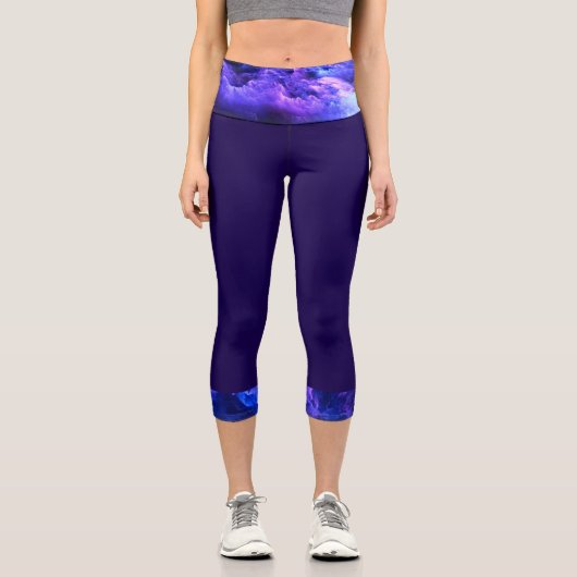 Dunkles Lila Wolkenmuster Capri Leggings (Vorderseite)