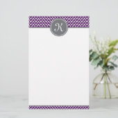 Dunkles Lila Zickzack Muster Grau Monogramm Briefpapier (Stehend Vorderseite)