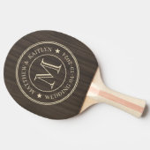Dunkles modernes Holz Hochzeitsmonogramm Stern Tischtennis Schläger (Seitenansicht)