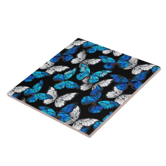 Dunkles Nahtloses Muster mit blauen Schmetterlinge Fliese (Seite)