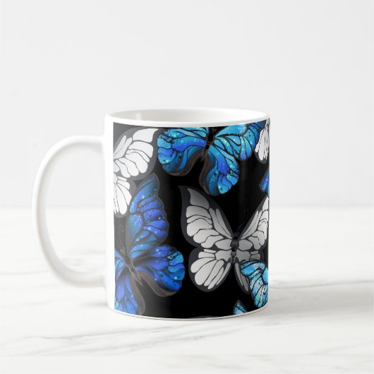 Dunkles Nahtloses Muster mit blauen Schmetterlinge Kaffeetasse (Links)