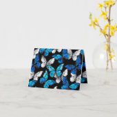 Dunkles Nahtloses Muster mit blauen Schmetterlinge Karte (Gelbe Blume)