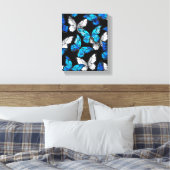 Dunkles Nahtloses Muster mit blauen Schmetterlinge Leinwanddruck (Insitu (Schlafzimmer))