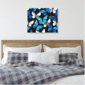 Dunkles Nahtloses Muster mit blauen Schmetterlinge Leinwanddruck (Insitu (Schlafzimmer))
