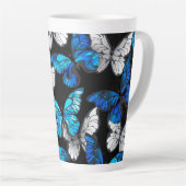 Dunkles Nahtloses Muster mit blauen Schmetterlinge Milchtasse (Rechte Ecke)