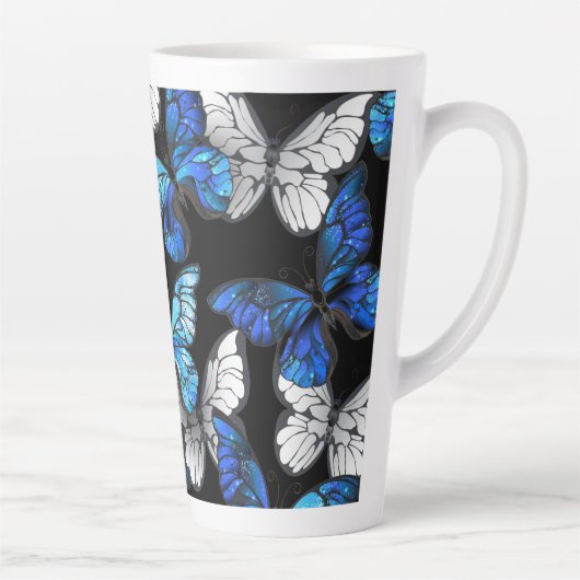 Dunkles Nahtloses Muster mit blauen Schmetterlinge Milchtasse (Rechts)