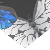 Dunkles Nahtloses Muster mit blauen Schmetterlinge Mittelgroßer Tischläufer (Ecke)